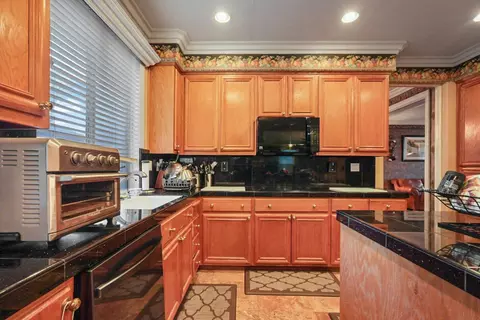 Kitchen - 482 Quail Run Cir, Tracy, CA 95377 photo 3 of 4