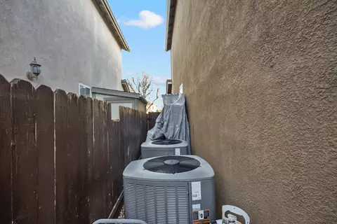 Exterior - 482 Quail Run Cir, Tracy, CA 95377 photo 7 of 9