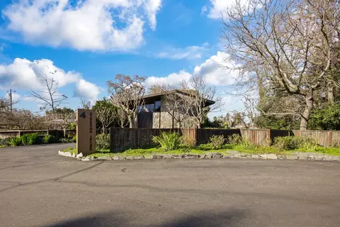 4 Atherton Is, Stockton, CA 95204