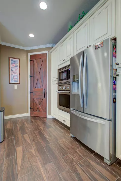 Kitchen - 621 Bouma Ln, Ripon, CA 95366 photo 7 of 13
