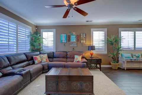 Living - 621 Bouma Ln, Ripon, CA 95366 photo 3 of 5