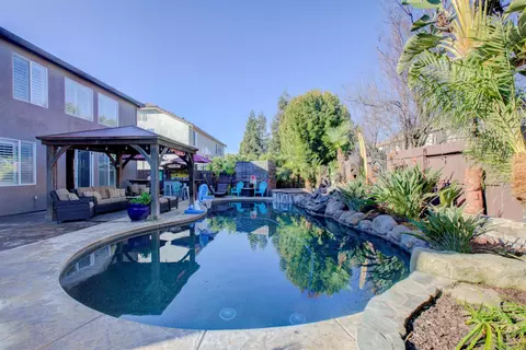 Exterior - 621 Bouma Ln, Ripon, CA 95366 photo 5 of 14