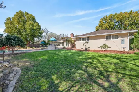 Exterior - 5424 Valhalla Dr, Carmichael, CA 95608 photo 2 of 7