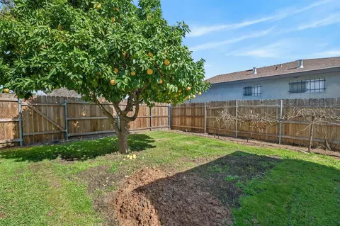 Exterior - 5424 Valhalla Dr, Carmichael, CA 95608 photo 6 of 7