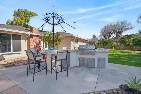 Exterior - 5424 Valhalla Dr, Carmichael, CA 95608 photo 4 of 7