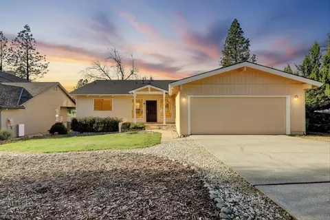 18854 Chickadee Ct, Penn Valley, CA 95946