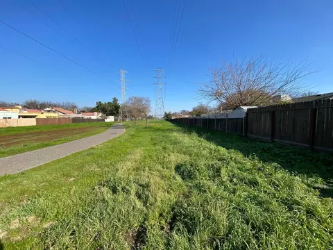 1201 Chateaugay Dr, Modesto, CA 95356 photo 29