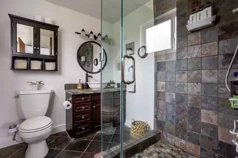 Bath - 2001 Enslen Ave, Modesto, CA 95350 photo 1 of 6