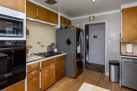 Kitchen - 2001 Enslen Ave, Modesto, CA 95350 photo 3 of 5