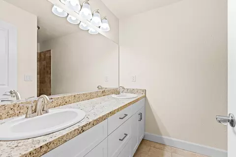 Bath - 140 Hillside Pl, Jackson, CA 95642 photo 5 of 5
