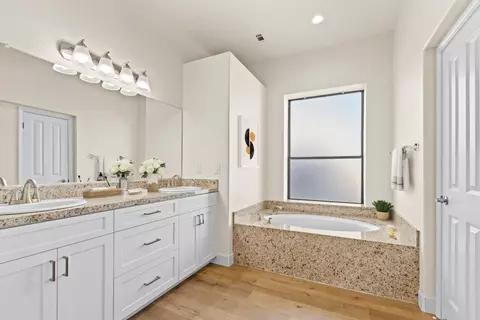 Bath - 140 Hillside Pl, Jackson, CA 95642 photo 1 of 5