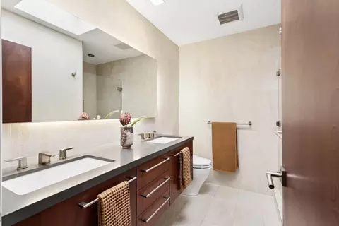 Bath - 1114 Purdue Dr, Davis, CA 95616 photo 5 of 6