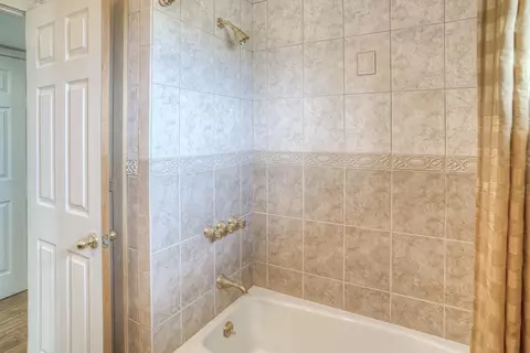 Bath - 5463 Hankins Rd, Williams, CA 95987 photo 2 of 4