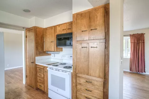Kitchen - 5463 Hankins Rd, Williams, CA 95987 photo 3 of 3