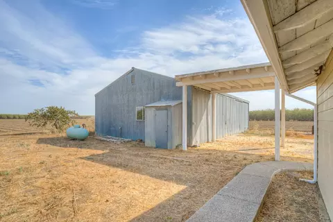 Exterior - 5463 Hankins Rd, Williams, CA 95987 photo 6 of 11