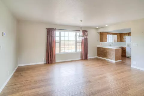 Living - 5463 Hankins Rd, Williams, CA 95987 photo 6 of 11