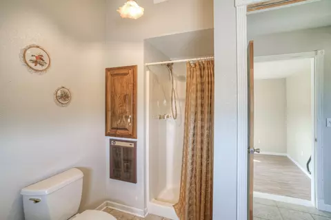 Bath - 5463 Hankins Rd, Williams, CA 95987 photo 4 of 4