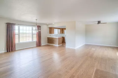 Living - 5463 Hankins Rd, Williams, CA 95987 photo 7 of 11