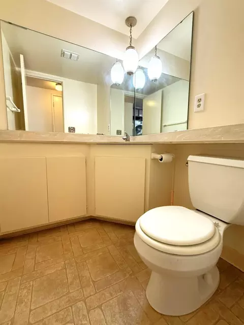 Bath - 6007 Via Casitas, Carmichael, CA 95608 photo 1 of 3