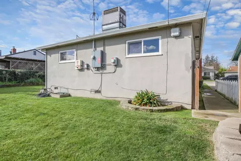 Exterior - 32 S Corinth Ave, Lodi, CA 95242 photo 15 of 17