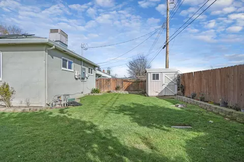 Exterior - 32 S Corinth Ave, Lodi, CA 95242 photo 17 of 17