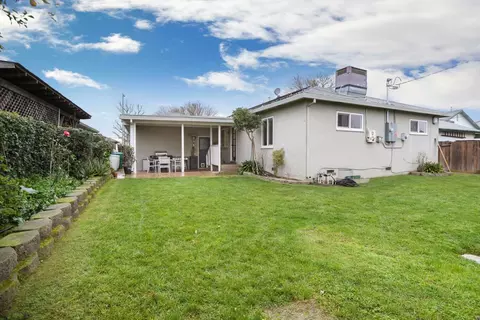 Exterior - 32 S Corinth Ave, Lodi, CA 95242 photo 6 of 17