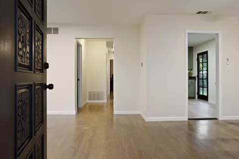 Entry Way - 32 S Corinth Ave, Lodi, CA 95242 photo 1 of 5