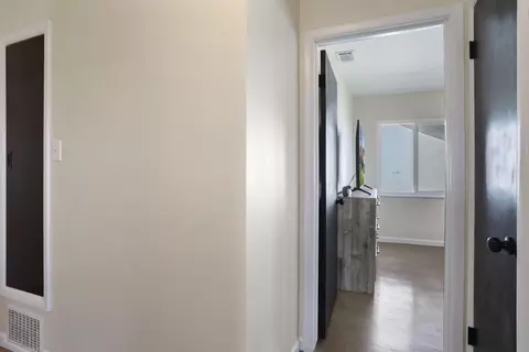 Entry Way - 32 S Corinth Ave, Lodi, CA 95242 photo 4 of 5