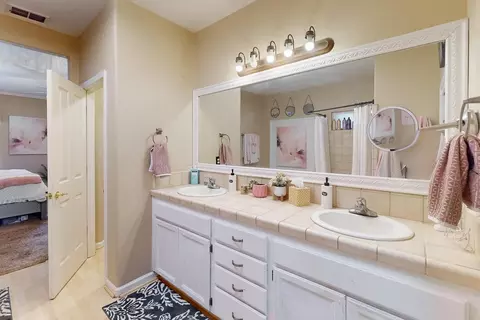 Bath - 2185 Perry St, Sutter, CA 95982 photo 2 of 4