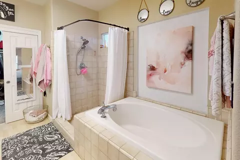 Bath - 2185 Perry St, Sutter, CA 95982 photo 3 of 4