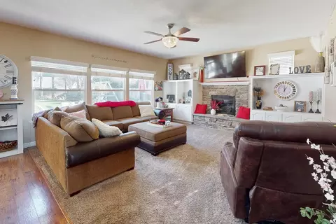 Living - 2185 Perry St, Sutter, CA 95982 photo 2 of 4