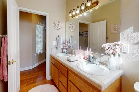Bath - 2185 Perry St, Sutter, CA 95982 photo 4 of 4