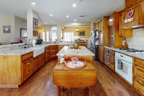Kitchen - 2185 Perry St, Sutter, CA 95982 photo 6 of 9