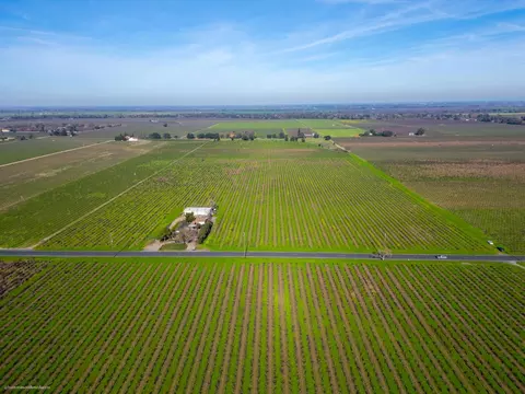 2491 W Peltier Rd, Lodi, CA 95242