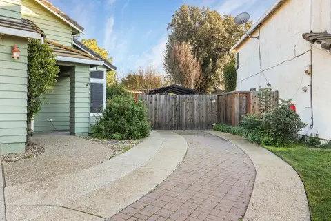 630 Menay Dr, Tracy, CA 95376 photo 3