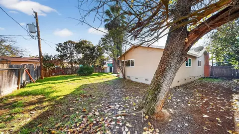 Exterior - 1611 E Olive Ave, Merced, CA 95340 photo 6 of 7