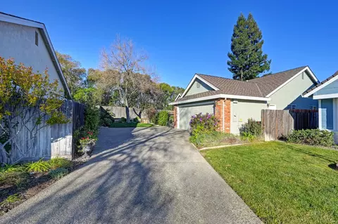 4040 Alex Ln, Carmichael, CA 95608 photo 3