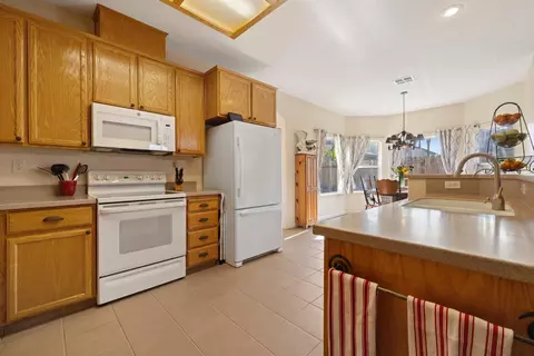 Kitchen - 2730 Explorer Way, Turlock, CA 95382 photo 4 of 6