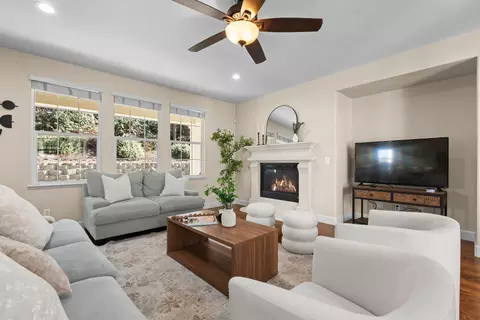Living - 772 Pullman Ct, Rocklin, CA 95765 photo 4 of 10