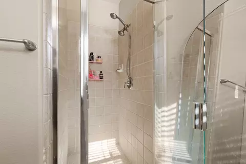 Bath - 772 Pullman Ct, Rocklin, CA 95765 photo 9 of 10