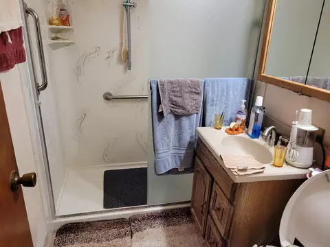 Bath - 840 Penitencia St, Milpitas, CA 95035 photo 1 of 2