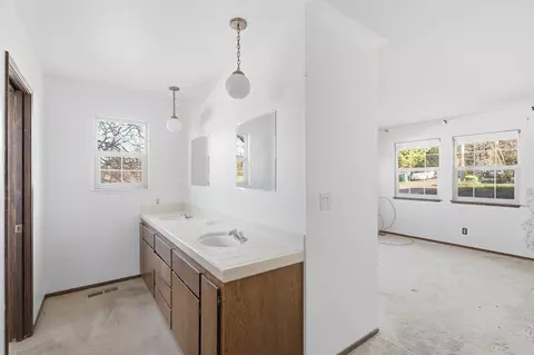 Bath - 818 Blue Bell Ct, Placerville, CA 95667 photo 1 of 5