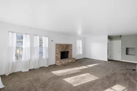 Living - 818 Blue Bell Ct, Placerville, CA 95667 photo 3 of 4