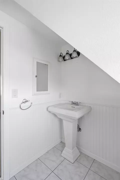 Bath - 818 Blue Bell Ct, Placerville, CA 95667 photo 4 of 5