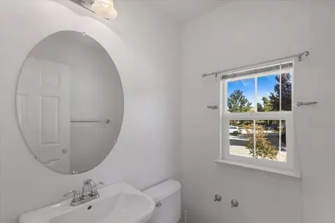 Bath - 20855 Grapevine Dr, Patterson, CA 95363 photo 1 of 5
