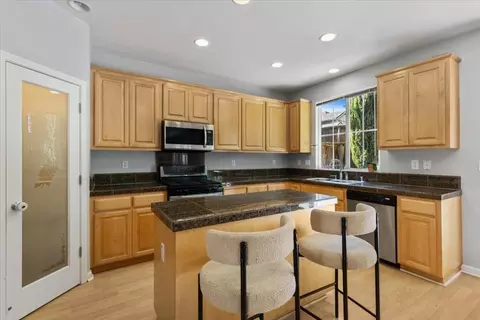 Kitchen - 20855 Grapevine Dr, Patterson, CA 95363 photo 4 of 5