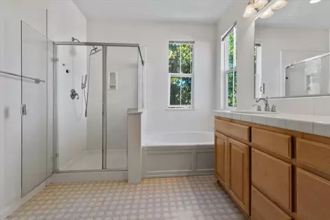 Bath - 20855 Grapevine Dr, Patterson, CA 95363 photo 3 of 5