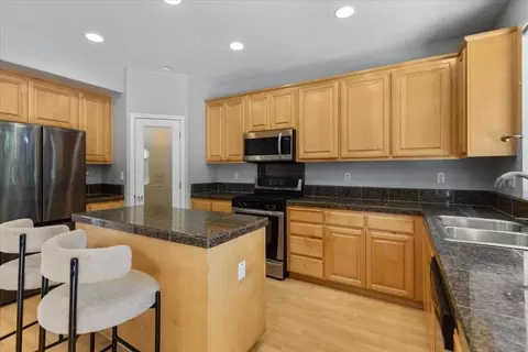 Kitchen - 20855 Grapevine Dr, Patterson, CA 95363 photo 1 of 5