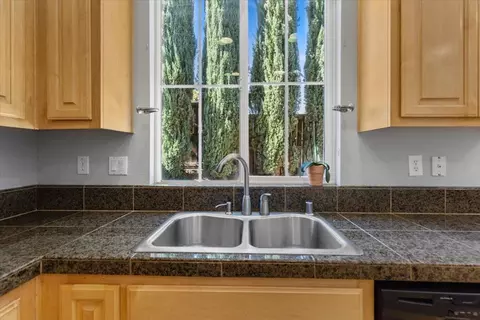 Kitchen - 20855 Grapevine Dr, Patterson, CA 95363 photo 5 of 5