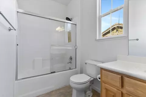 Bath - 20855 Grapevine Dr, Patterson, CA 95363 photo 5 of 5